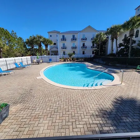 30A Luxury Suite With King Bed, Parking, Pool & Balcony